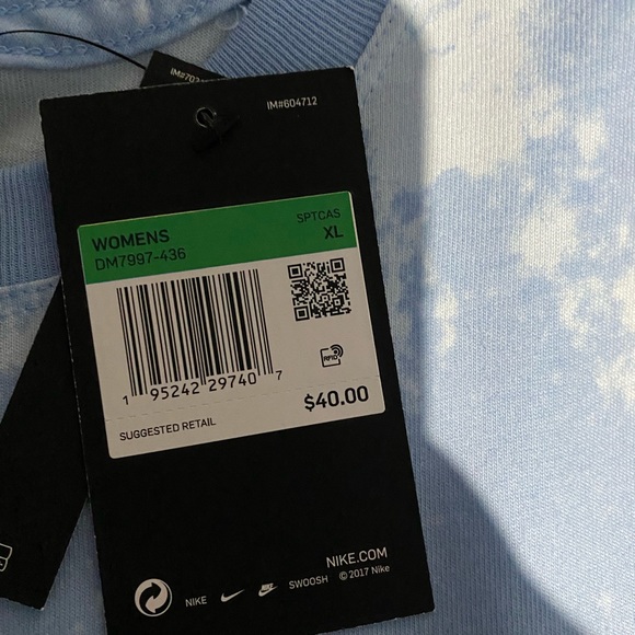 Nike Women’s Sportswear Essential - Picture 4 of 11